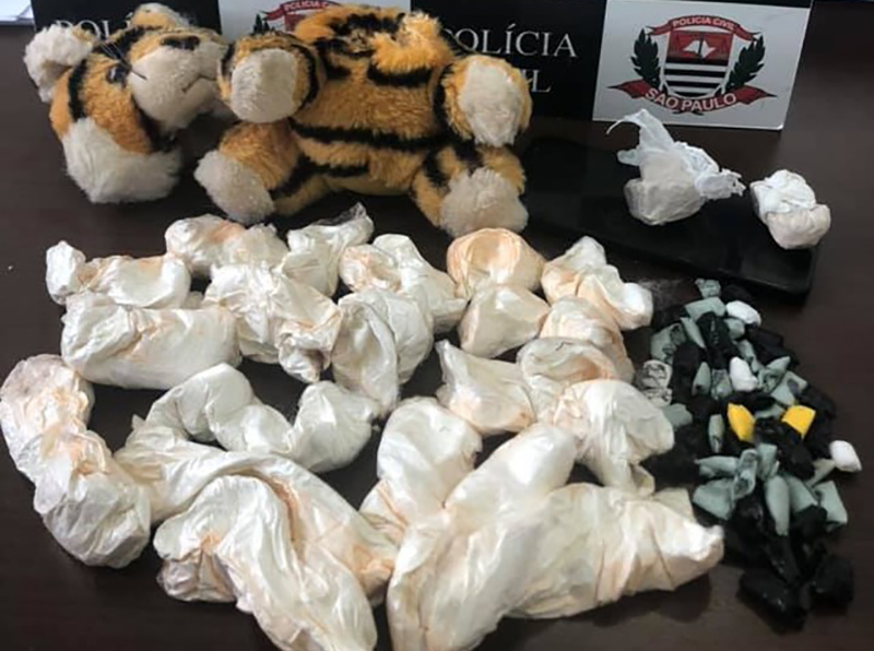 Polícia apreende porções de drogas escondidas em tigre de pelúcia em Tupã