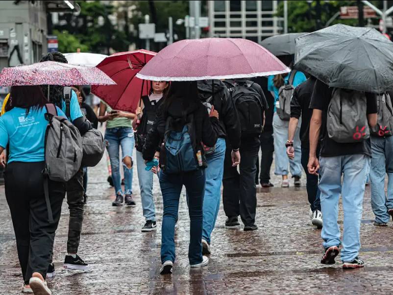 Meteorologia faz alerta de grande perigo de tempestade em três estados