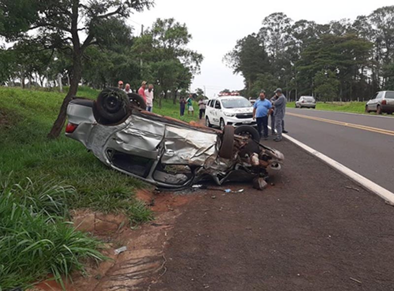 Homem morre após carro capotar em vicinal entre Assis e Platina