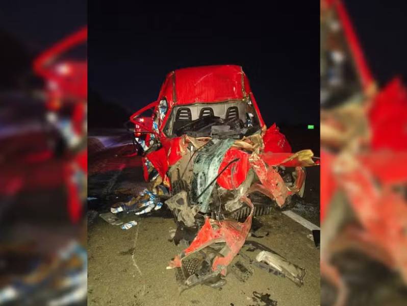 Motorista de van com caixas de leite morre após bater na traseira de caminhão na Castello Branco