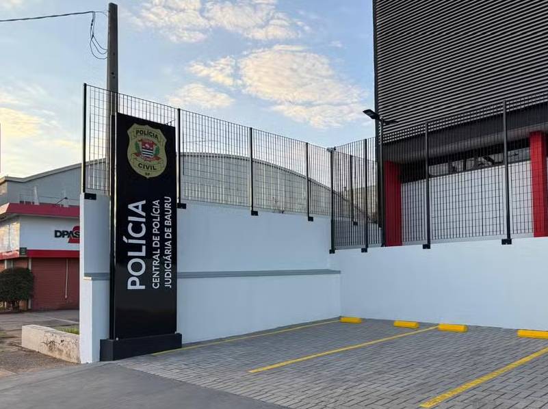 Jovem é preso por importunação sexual ao filmar por baixo de saia de cliente em Bauru