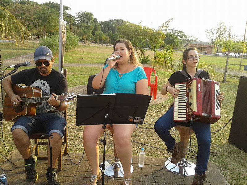 Show com Juliana Ramos e Banda será neste domingo em Paraguaçu