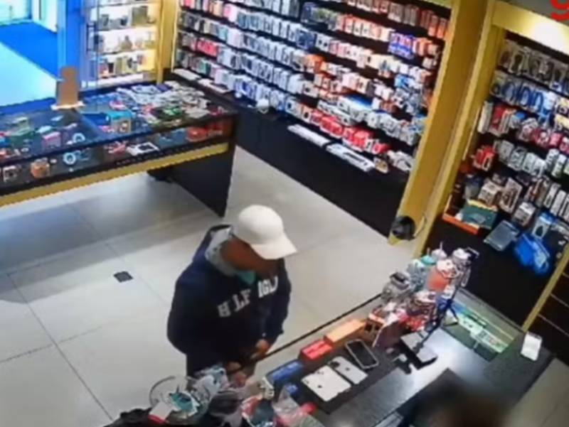 Homem finge ser cliente e rouba aparelhos de loja de celulares em Marília