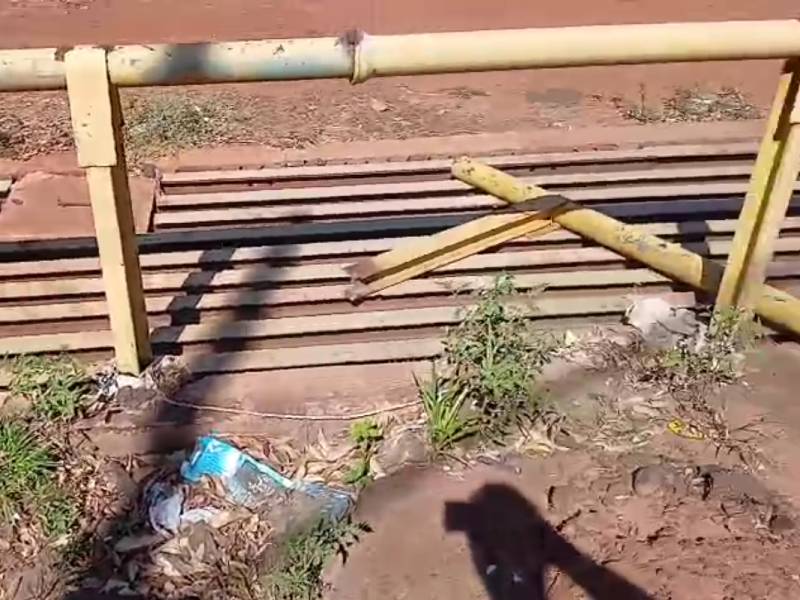 Cidadãos protocolam documento na Câmara denunciando irregularidades em obra da Prefeitura