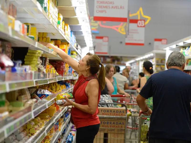 Fim da escala 6x1: estudos divergem sobre impactos no PIB e inflação