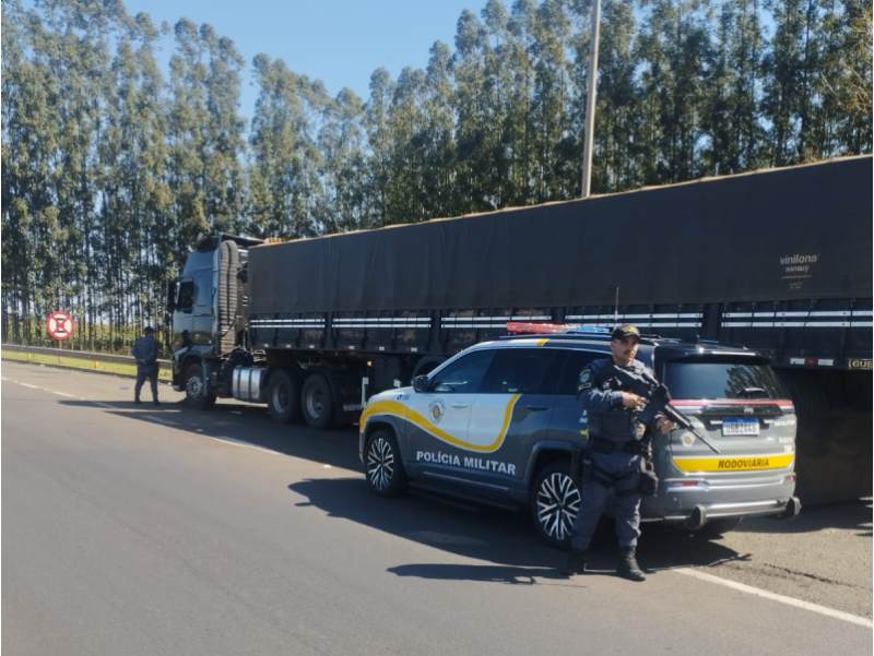 Polícia recupera caminhão roubado e ação resulta na prisão de criminosos envolvidos em sequestro