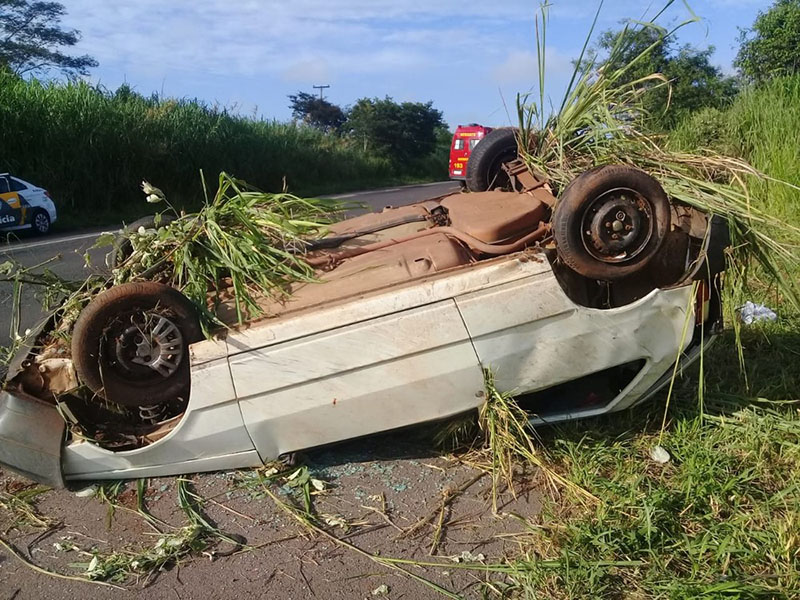 Capotamento deixa homem ferido na Rodovia Assis Chateaubriand em Martinópolis