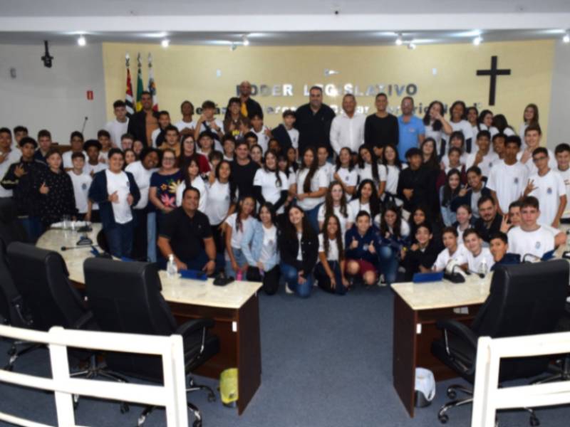 Estudantes do Grupão conhecem a Câmara Municipal