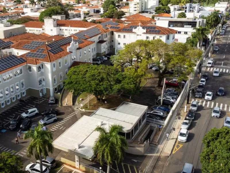 Polícia investiga morte de homem que caiu de ônibus em avenida de Bastos