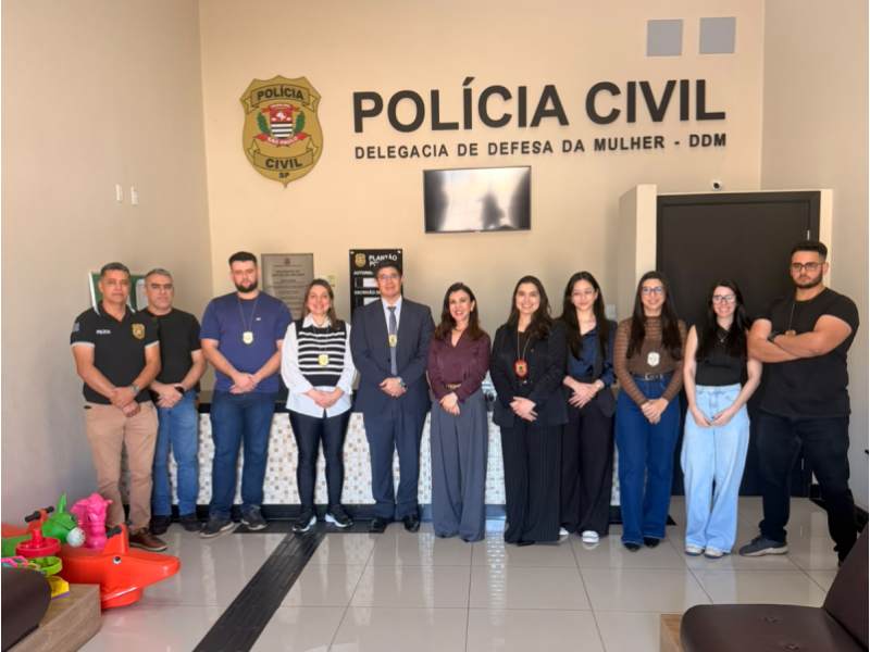 Polícia Civil recebe secretária de Estado de Políticas para a Mulher na DDM de Paraguaçu Paulista