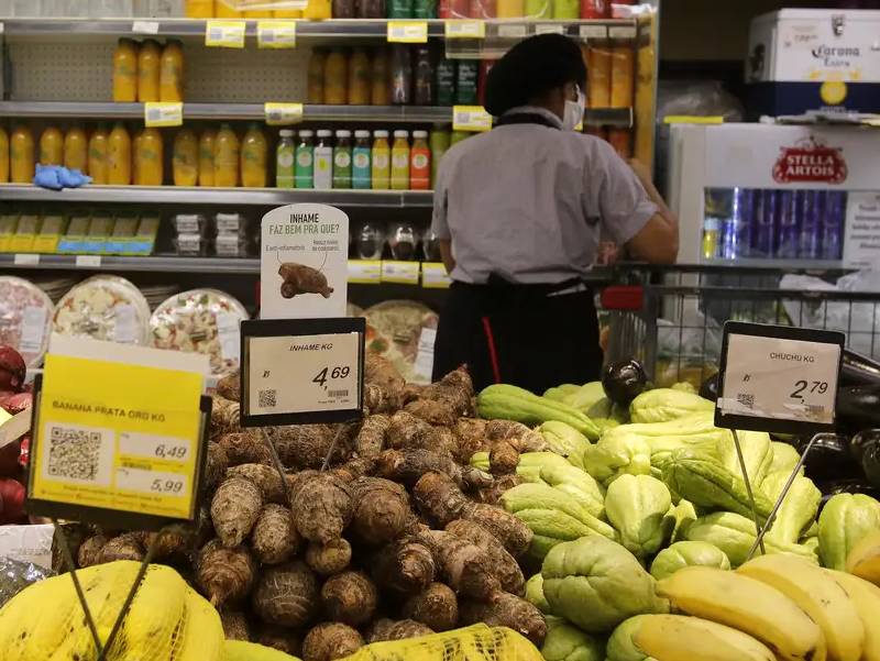 Comissão adia votação da PEC que reduz jornada para 40h e mantém 6x1