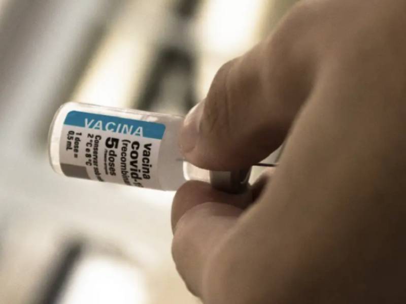 Após cinco anos de vacinação, covid recua, mas ainda preocupa