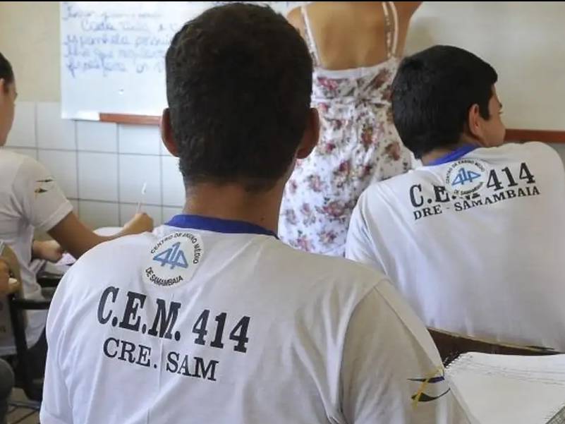 Pé-de-Meia reduz abandono escolar no ensino médio em 43% em dois anos