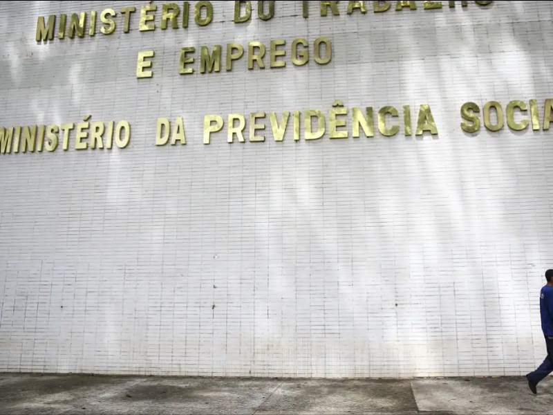 Brasil cria 85,8 mil vagas de trabalho em novembro