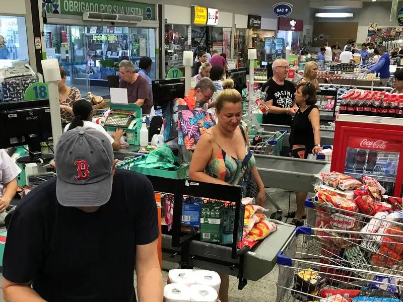 Supermercados defendem contrato de trabalho por hora