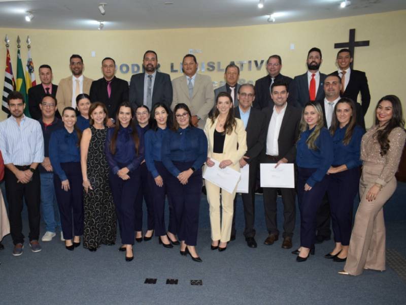 Médico Dr. Bassam e seus filhos recebem homenagem por participação em congresso em Los Angeles