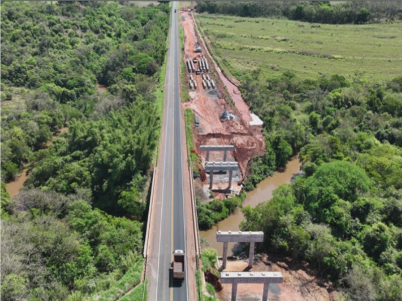 Eixo SP realiza içamento de vigas na SP-284, em Paraguaçu Paulista