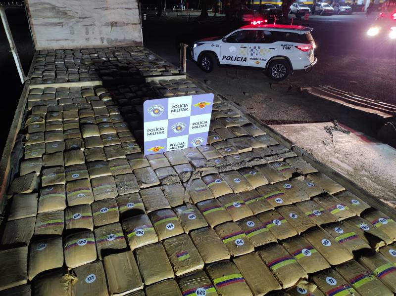Polícia Rodoviária apreende quase uma tonelada de Skank na Raposo Tavares, em Cândido Mota