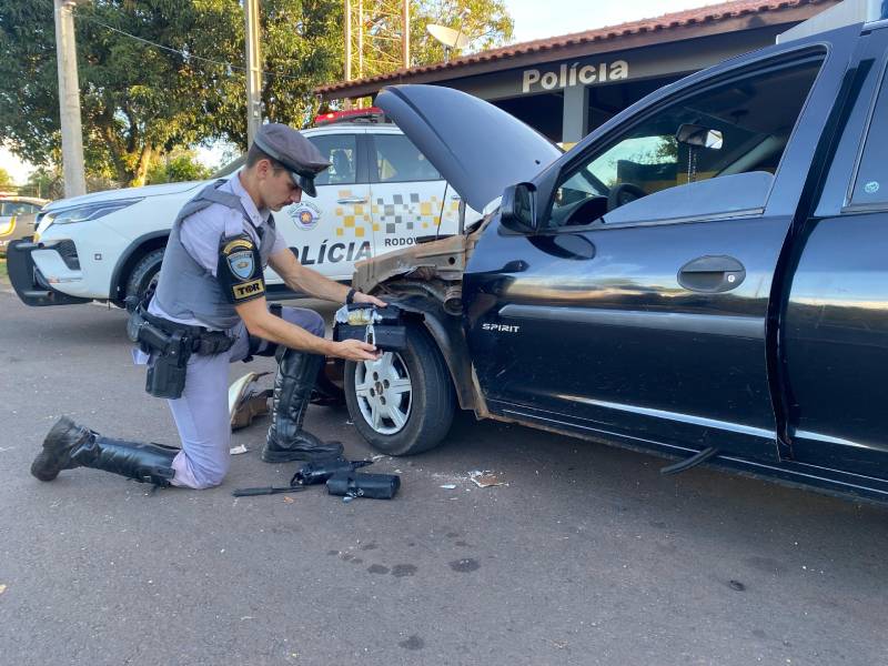 Polícia Rodoviária prende traficante transportando 4 tijolos de haxixe em rodovia de Piraju/SP