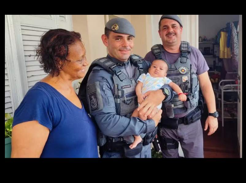 Bebê de 3 meses é salvo por policiais após engasgar com leite materno em Jaú