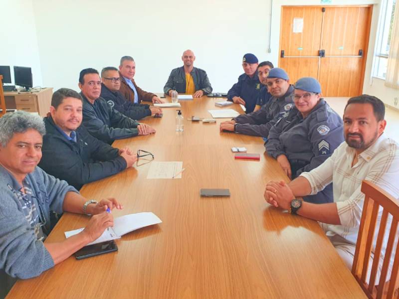 Secretarias e instituições se unem para discutir melhorias no trânsito de Paraguaçu Paulista