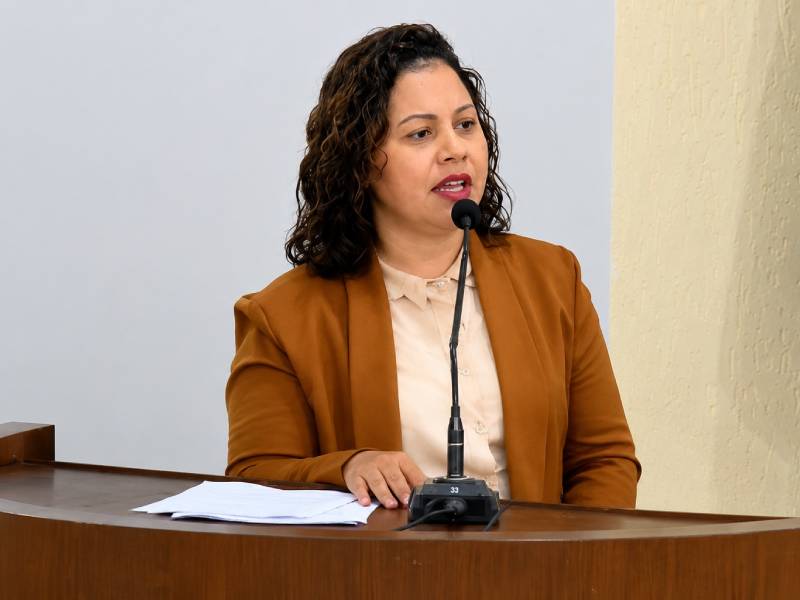 Vereadora aciona o Ministério Público e pede apuração sobre aquisição de instrumentos musicais