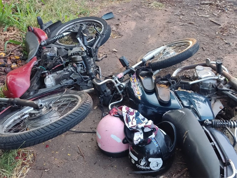 Quatro pessoas ficam feridas em acidente envolvendo carro e três motos em Tupã