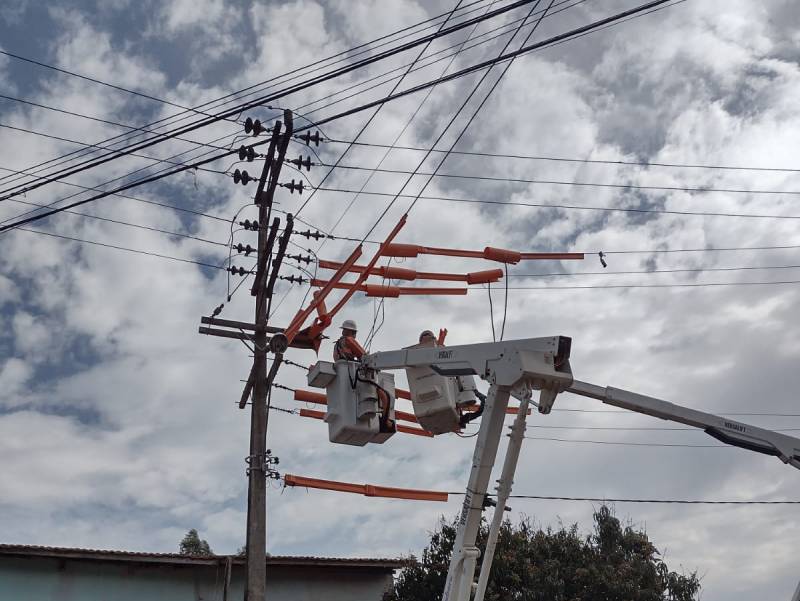 Com previsão de chuva forte, Energisa coloca equipes de prontidão e orienta a comunidade