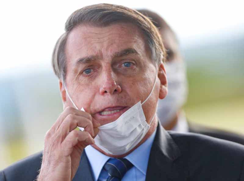 Bolsonaro diz que testou positivo para covid-19