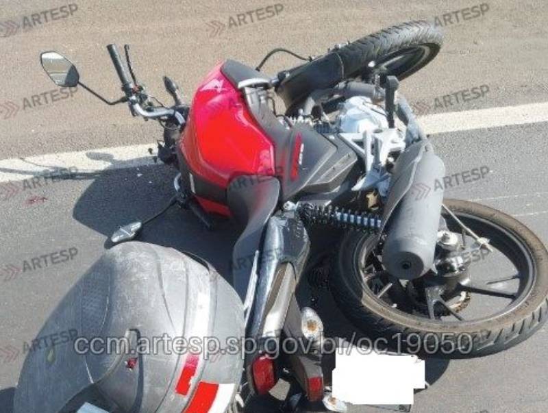 Motociclista morre e garupa fica ferido em acidente com carreta em Cândido Mota