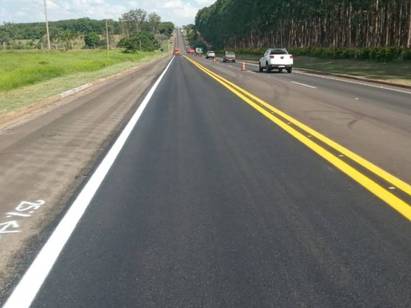 Eixo SP implanta Pare e Siga na SP 284, na região de Paraguaçu, para avanço das obras de duplicação