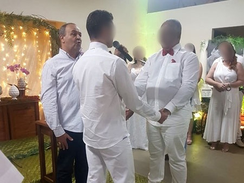 Igreja proíbe padre de celebrar casamentos por 1 ano após abençoar união homoafetiva em Assis
