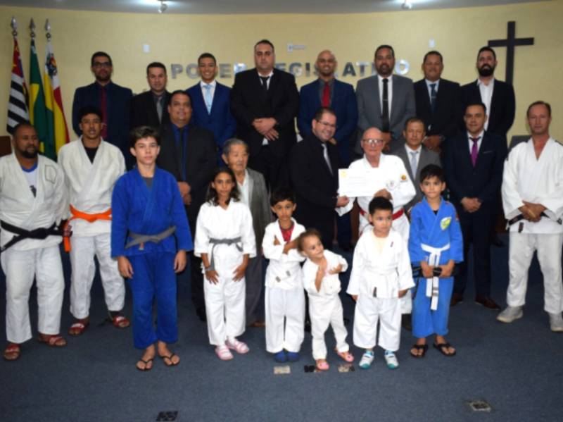 Câmara parabeniza o Sensei Odovvaldo de Mello pela conquista da Faixa Coral no Judô