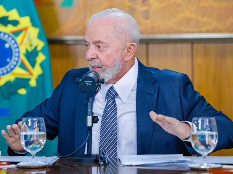 Lula descarta desvinculação de aposentadoria do salário mínimo