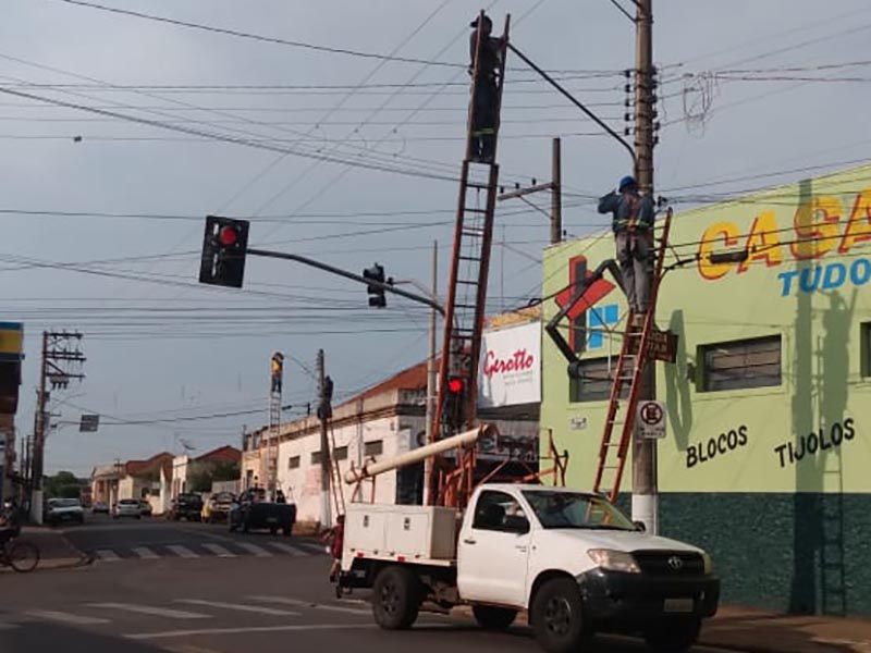Instalação de luminárias de LED será retomada em Paraguaçu Paulista