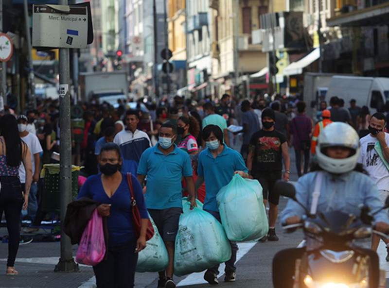 População do Brasil passa de 211,7 milhões de habitantes, estima IBGE