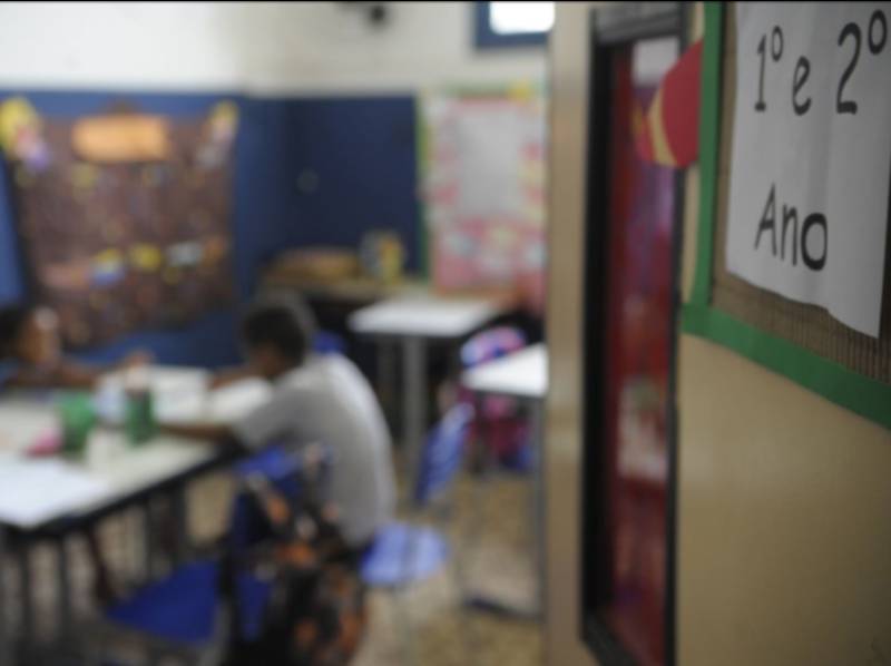 Mais de 300 mil crianças voltaram para a escola em 8 anos, diz Unicef