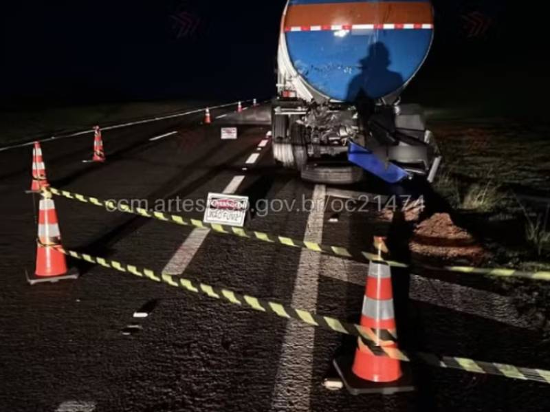Batida entre carretas derrama 47 toneladas de álcool na rodovia Raposo Tavares em Paraguaçu Paulista
