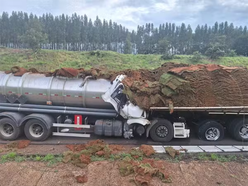 Caminhoneiro morre após colisão traseira na Rodovia Castello Branco no interior de SP