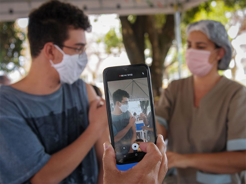 Anvisa não recomenda mudar orientação sobre vacinação de adolescentes