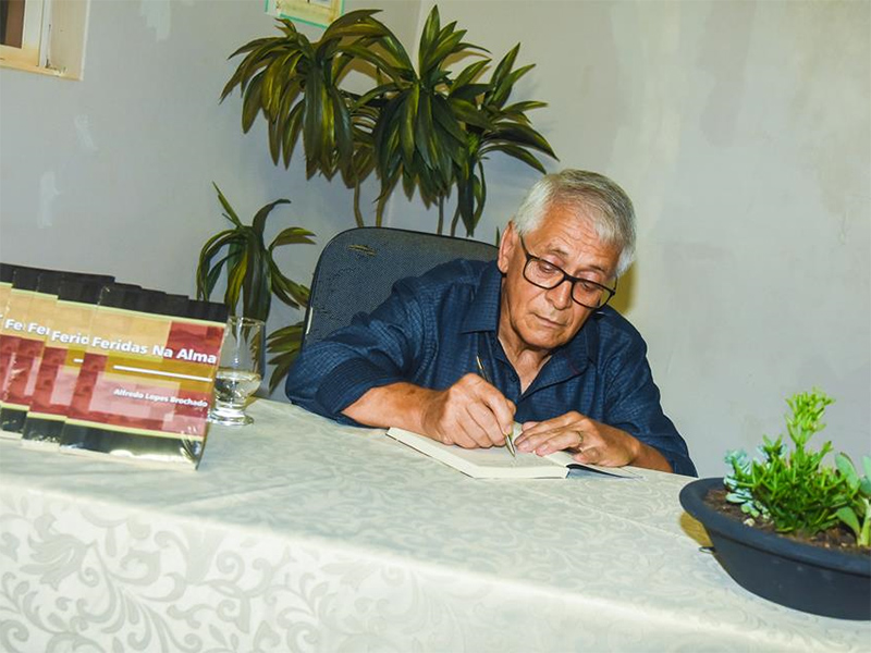 Escritor paraguaçuense, Alfredo Lopes Brochado, lança livro Feridas na Alma