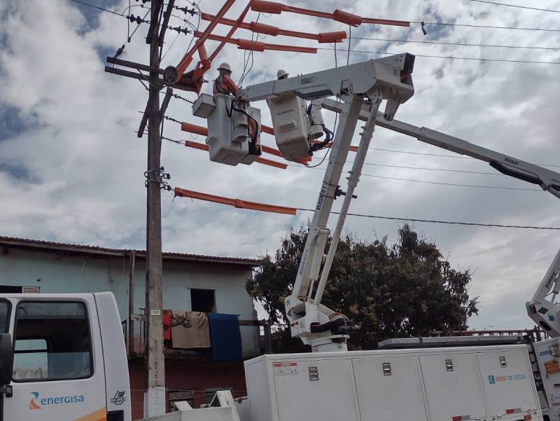 Com previsão de chuvas fortes nos próximos dias, Energisa orienta população sobre riscos elétricos