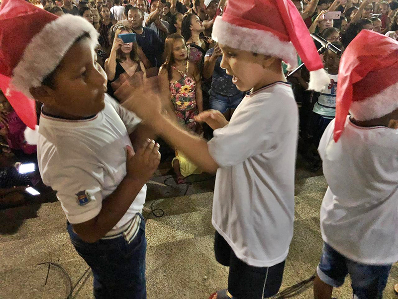 Com Praça da Matriz lotada, Cantata de Natal emociona