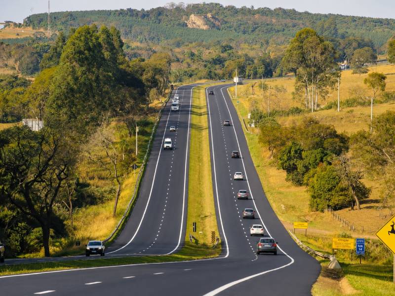 Eixo SP estima circulação de 1,12 milhão de veículos durante o feriado em rodovias na região
