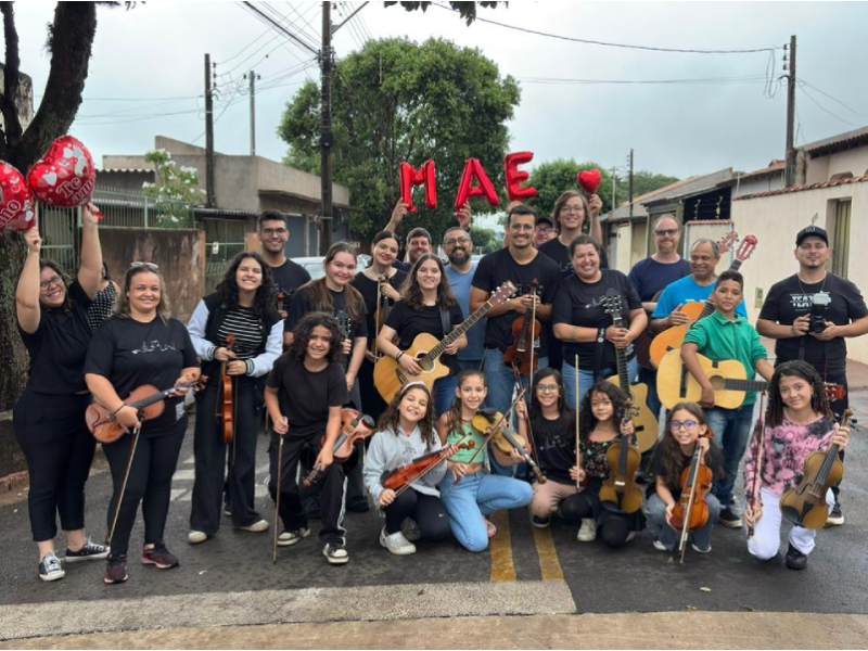 Ponto de Cultura Salão Cultural realiza serenata e homenageia cerca de 30 mães em Paraguaçu Paulista