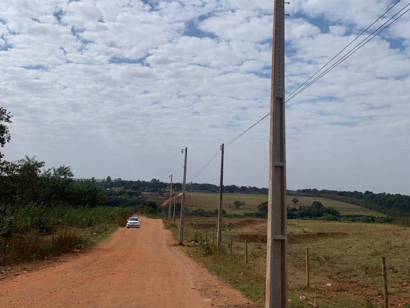 Estrada de acesso aos bairros Rancho Alegre e Rancho Azul recebe iluminação de LED