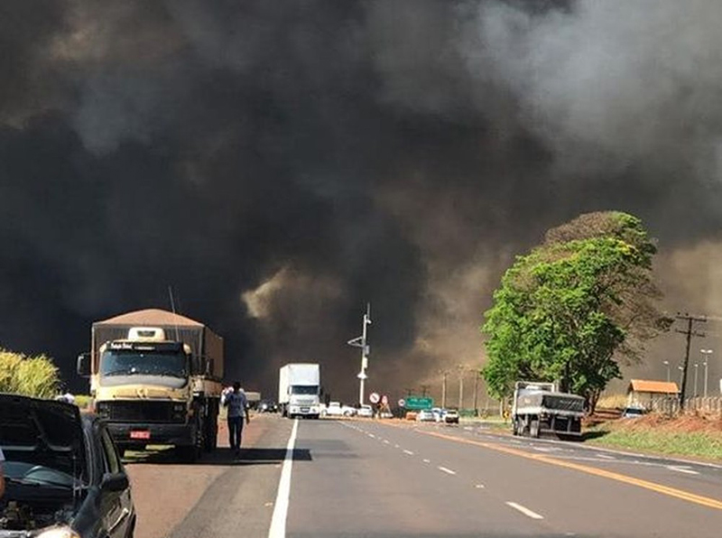 Queimada atinge vegetação às margens de rodovia e afeta o trânsito em Florínea