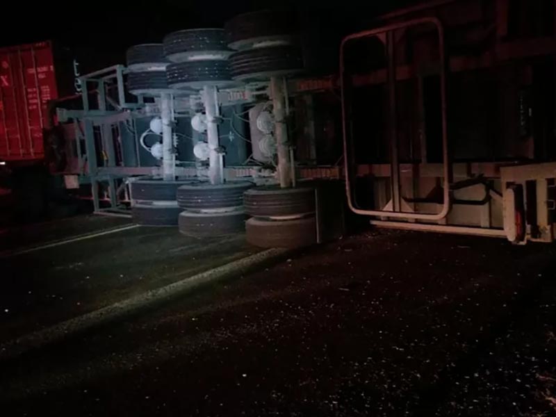 Acidente entre carro e caminhão deixa um morto e quatro feridos em Palmital