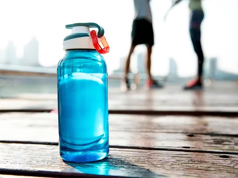 O que acontece se você não lavar a garrafa de água todo dia?