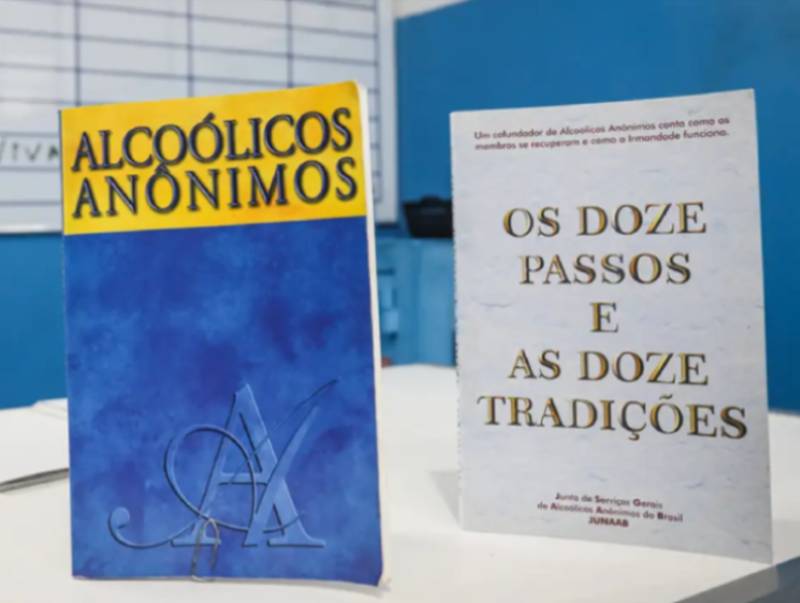 Aos 90 anos, Alcoólicos Anônimos tem maior participação feminina